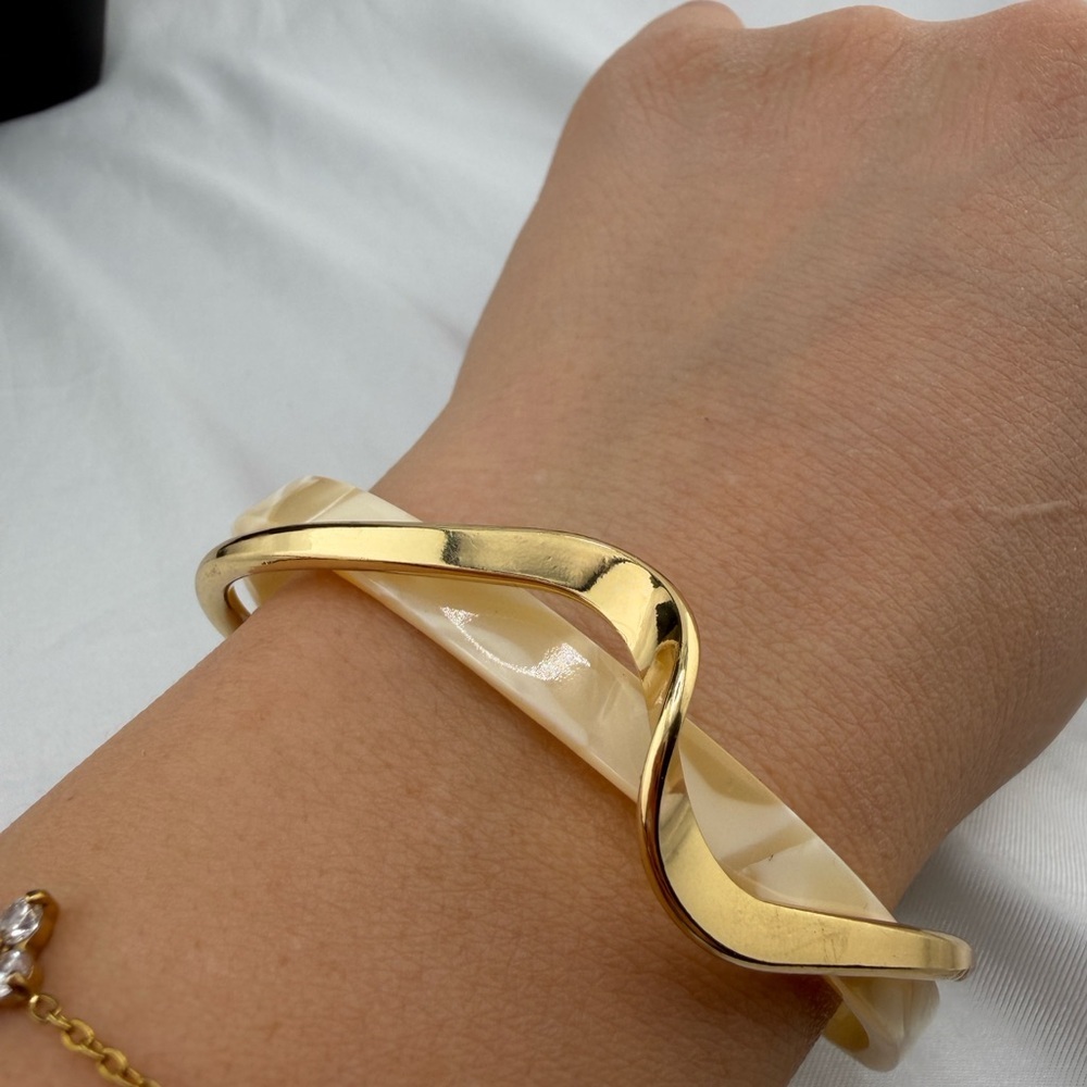 Classic cuff Gold and Cream color Women's Bracelet - Picture 5 of 9